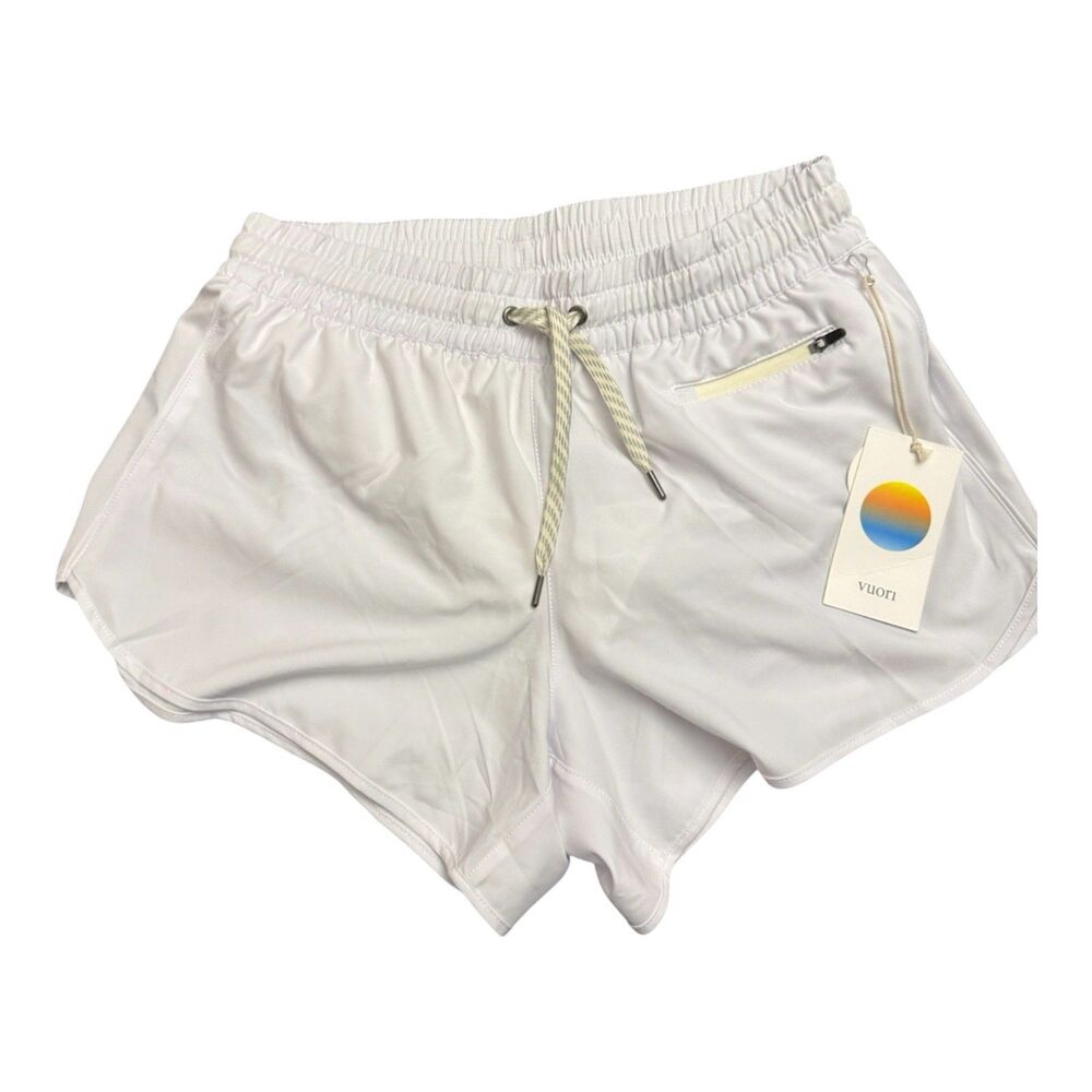 Vuori Women’s Clementine 2.0 Shorts Sz Medium  4” Inseam White New